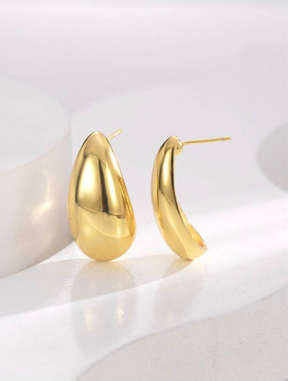 Metallic Tear Drop Shape Earrings In Gold