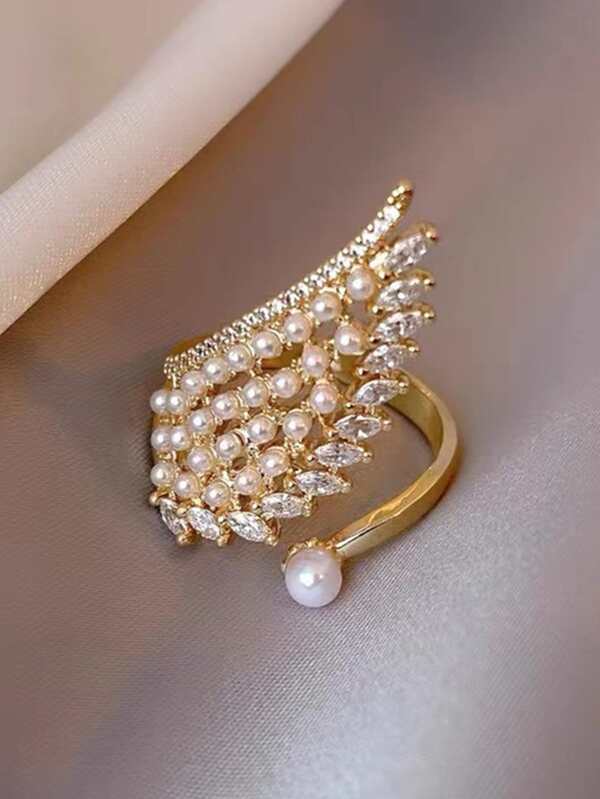 Luxurious Jewel and Pearls embedded Ring