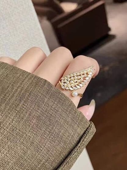 Luxurious Jewel and Pearls embedded Ring