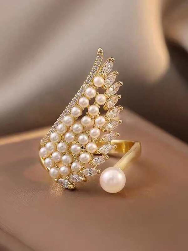 Luxurious Jewel and Pearls embedded Ring