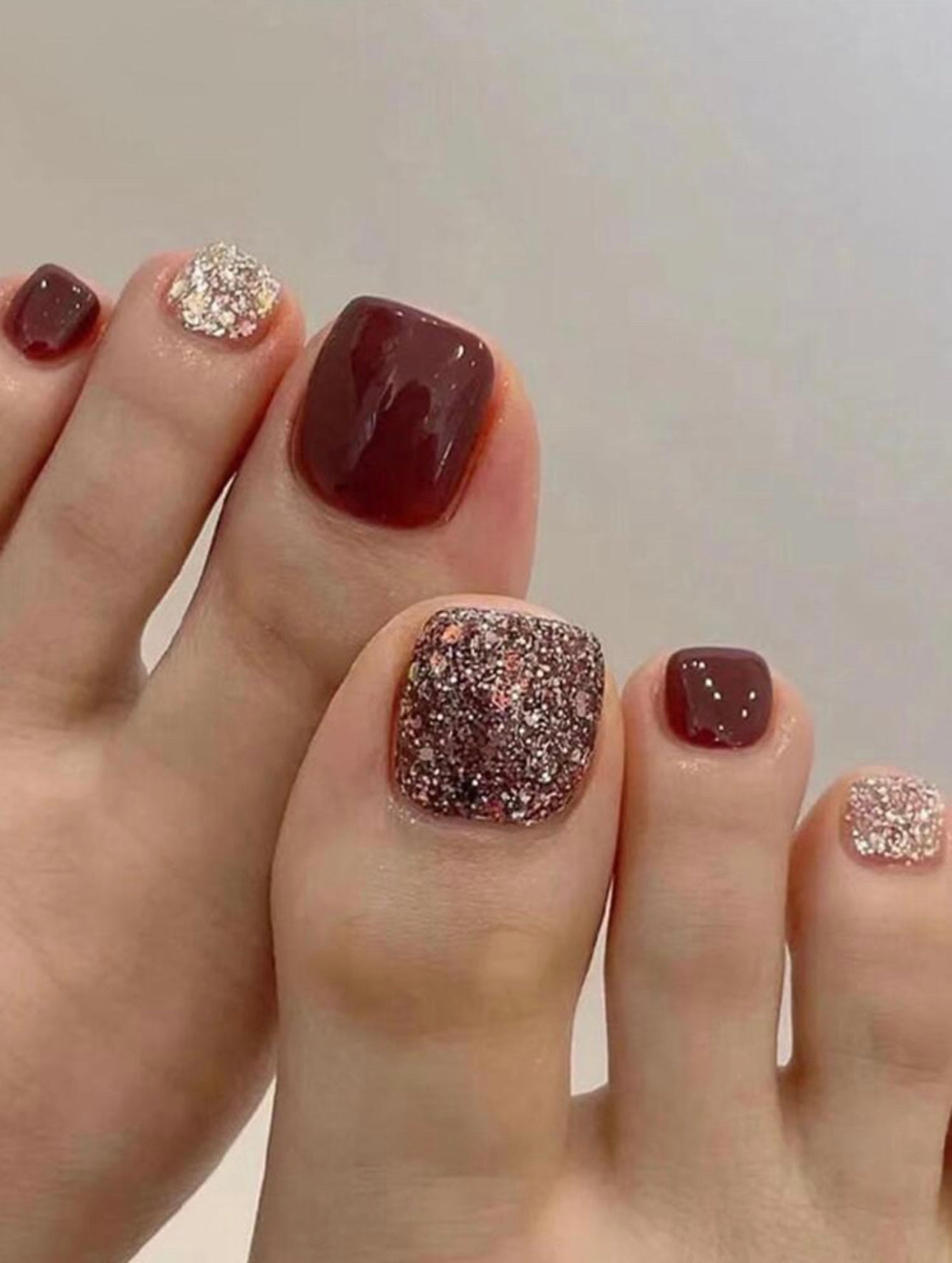 Short Square Burgundy Glittered Press-on Nails